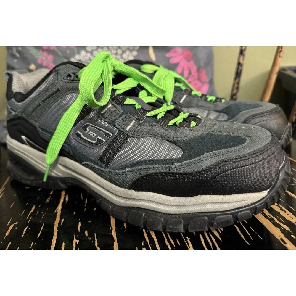 Skechers men’s work wear slip resistant memory foam shoes size 9.5